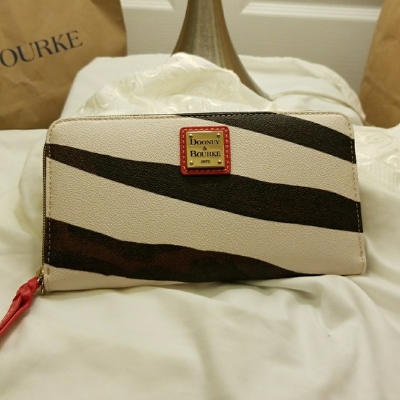Dooney & Bourke Handbags - NWT Dooney and Bourke Serengeti Clutch *large*